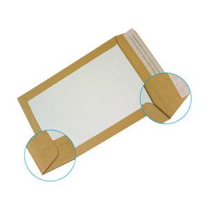 Symbolbid: Versandtaschen mit Papprücken 4455