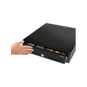 Anwendung Easy-Push Öffnung: einfaches Öffnen durch Druck am Frontpanel 132-0424