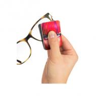 Symbolbild: zeigt das Produkt bei der Reinigung einer Brille